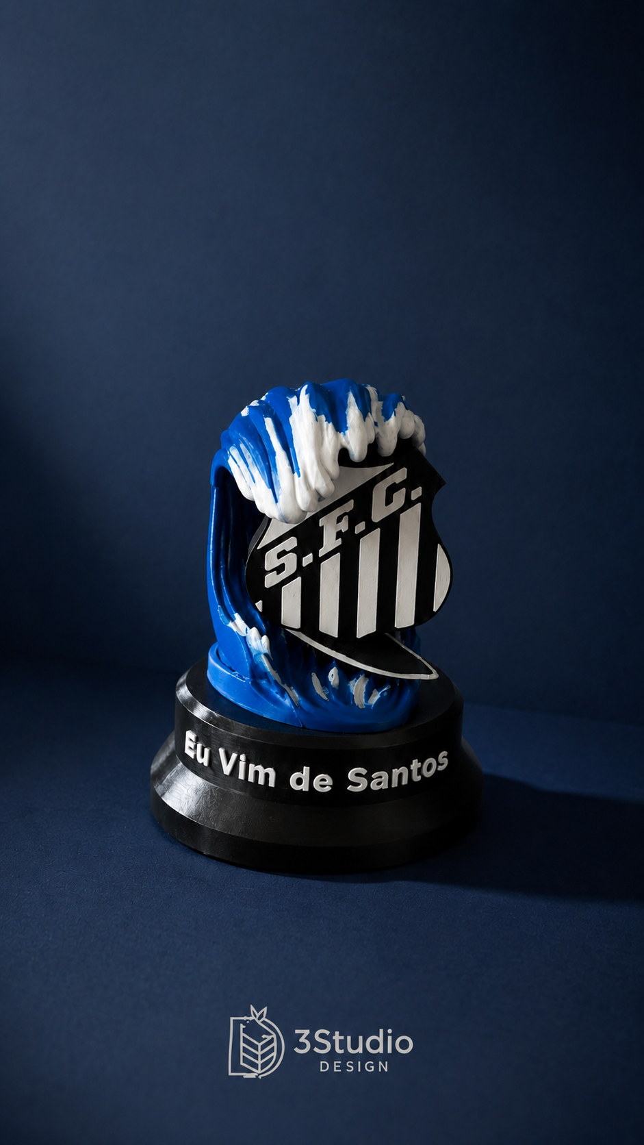Troféu comemorativo com escudo de time e base personalizada